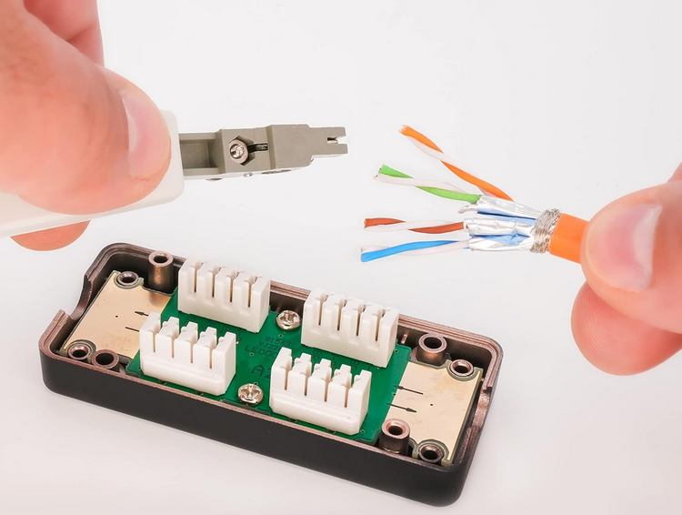 Connection_box_cat7_3_750.jpg